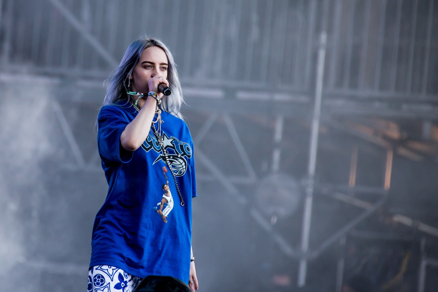 Billie eilish lovely slowed. Billie Eilish 2015. Билли Айлиш 2560/1440. Billie Eilish Blur.