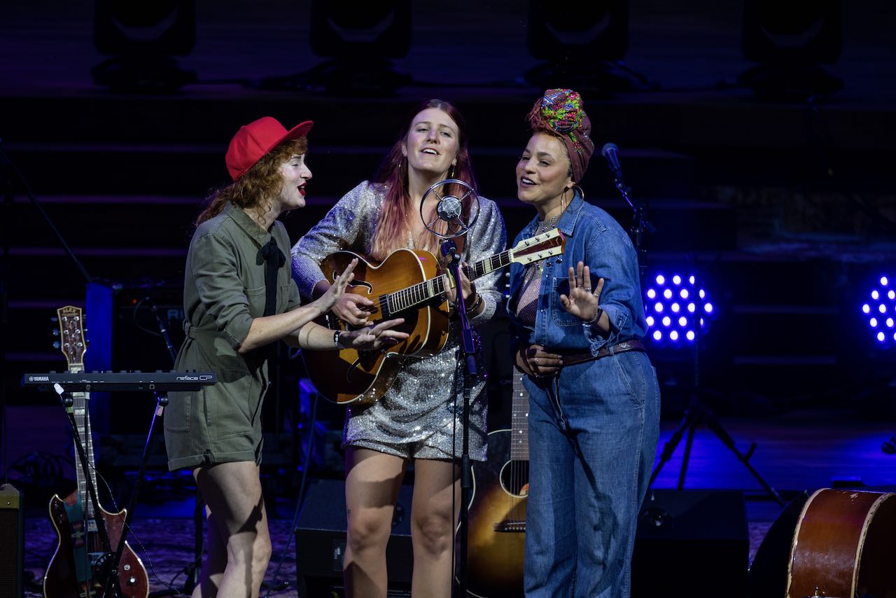 The Rainbow Girls' Organic Americana And Seamless Harmonies Leaves And ...